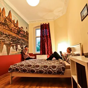 poco-loco-hostel.poznan-hotels.com/